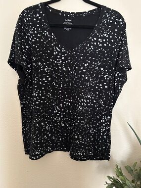 Lord & Taylor Black V-Neck Tee with White Scatter Print